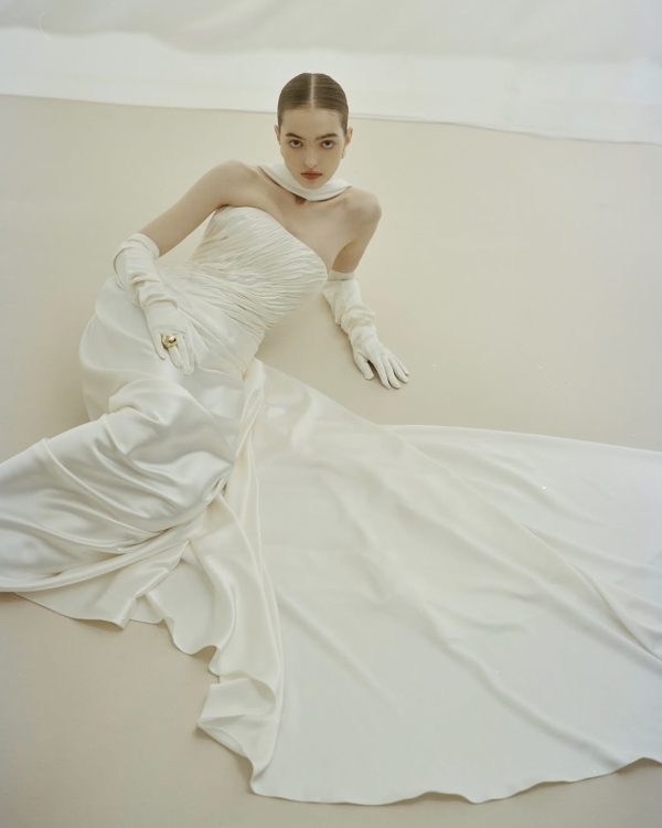 30 Breathtaking Bridal Dresses for a Wedding in Spain