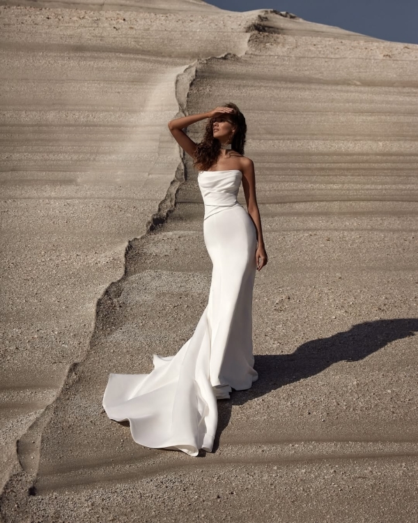 30 Breathtaking Bridal Dresses for a Wedding in Spain