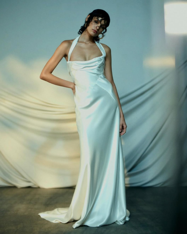 30 Breathtaking Bridal Dresses for a Wedding in Spain