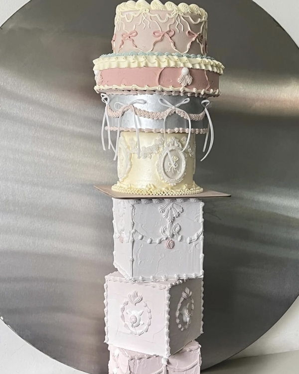 Trend: Stacked Wedding Cakes