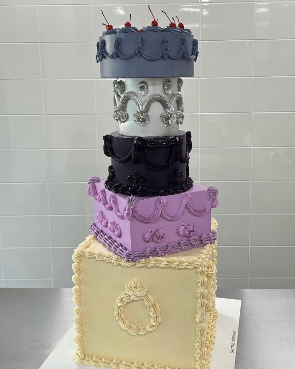 Trend: Stacked Wedding Cakes