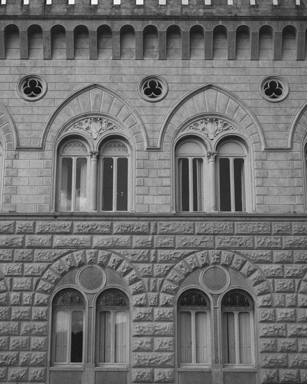 A Golden Wedding at a Storybook Castle Just Outside Venice, Italy