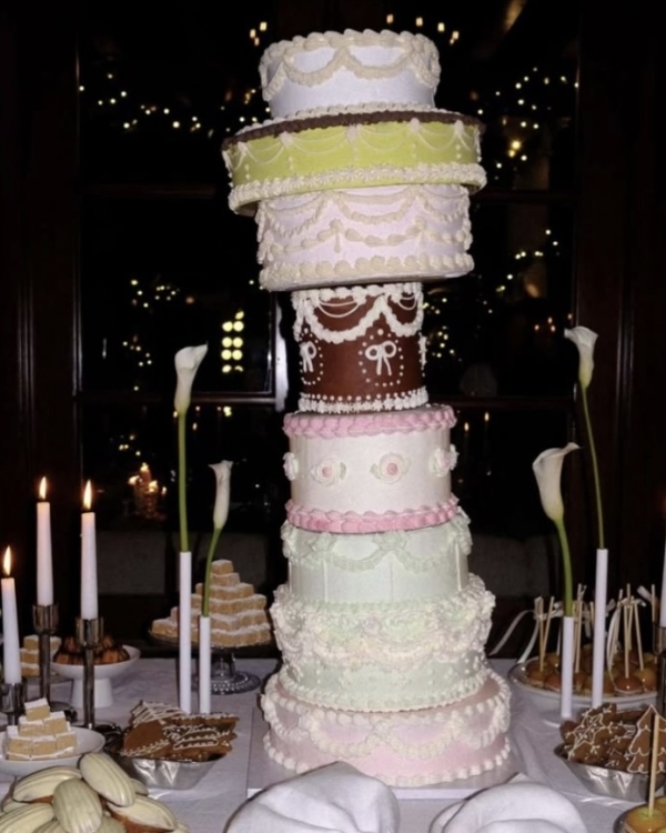 Trend: Stacked Wedding Cakes