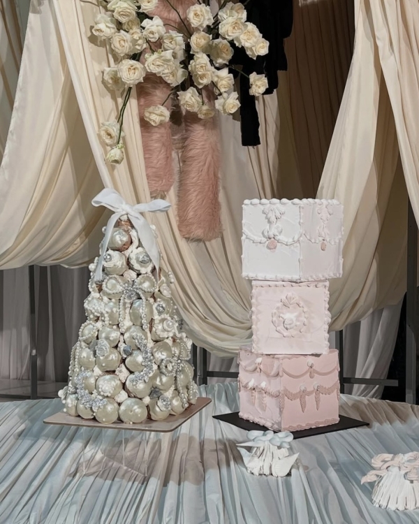 Trend: Stacked Wedding Cakes