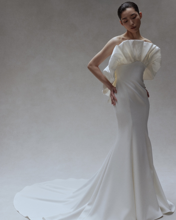 30 Breathtaking Bridal Dresses for a Wedding in Spain