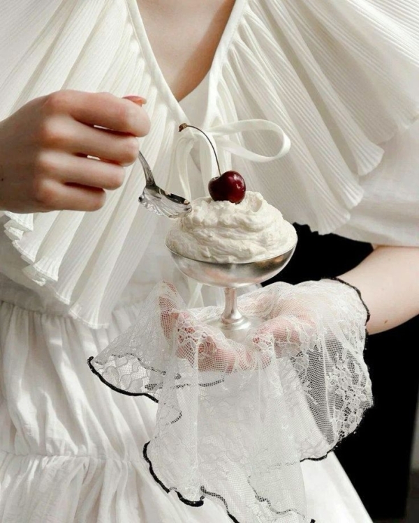 40 Fashionable Food-Infused Wedding Photography Ideas That Serve Style