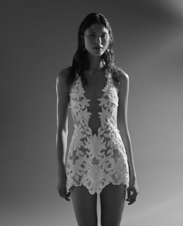 30 Breathtaking Bridal Dresses for a Wedding in Spain