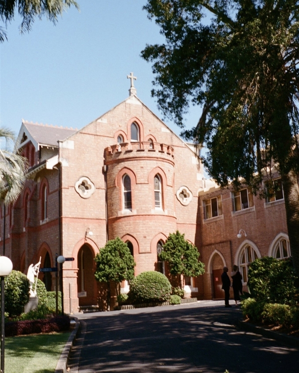A Glamorous Jewel-Toned Wedding in the Australian Countryside