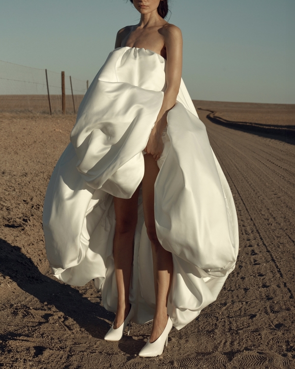 30 Breathtaking Bridal Dresses for a Wedding in Spain