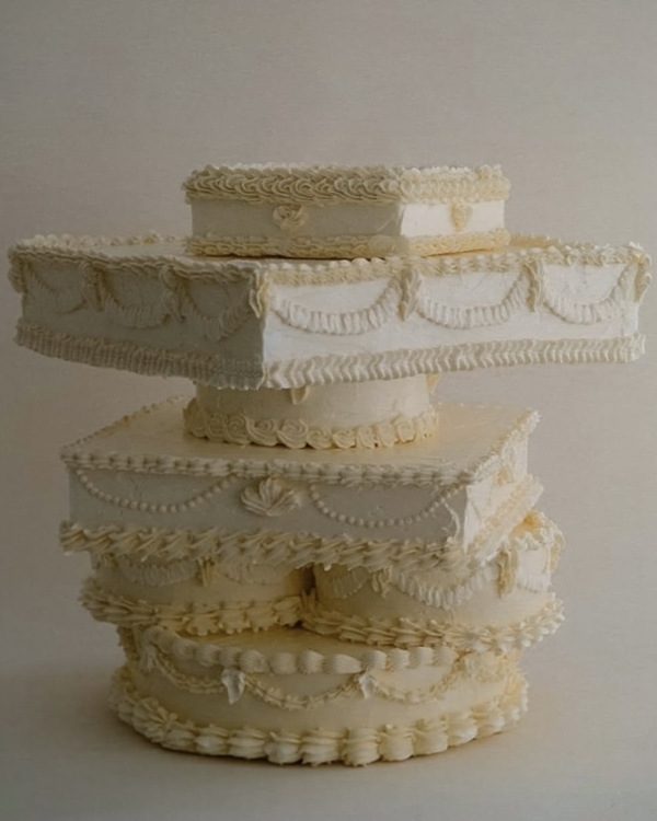 Trend: Stacked Wedding Cakes