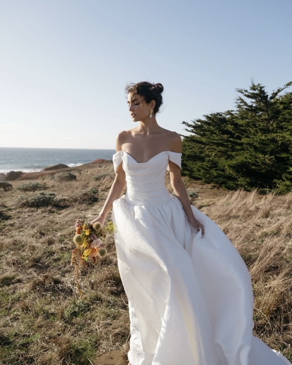 30 Breathtaking Bridal Dresses for a Wedding in Spain