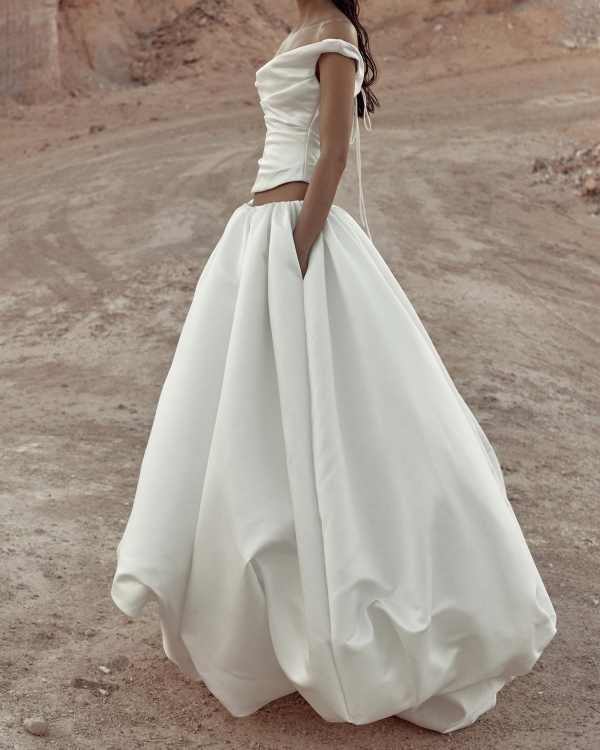 30 Breathtaking Bridal Dresses for a Wedding in Spain