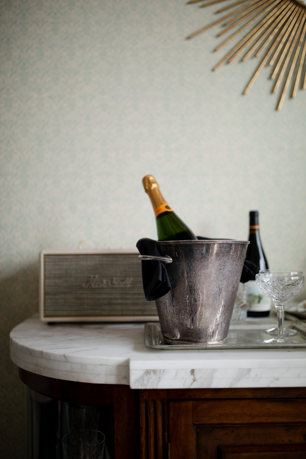 Real Wedding in Chicago: Vintage, Disco and Just the Inner Circle Guest List