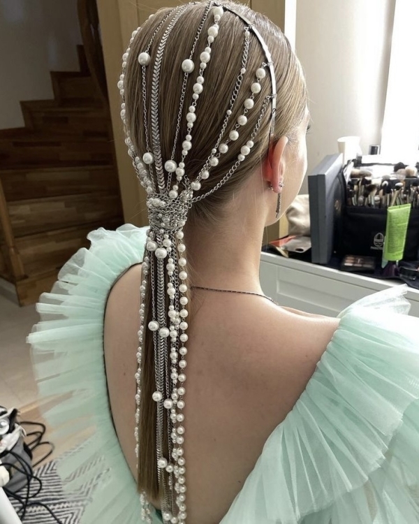Hair accessories with rhinestones | Examples