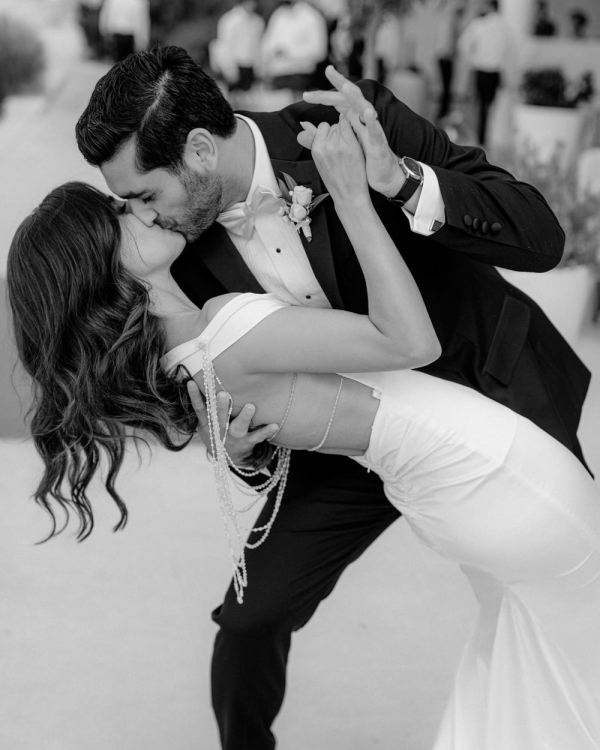 Insider Tips to Make the Most of Your Wedding Photography | Interview with Anna Roussos, the top Europe wedding photographer