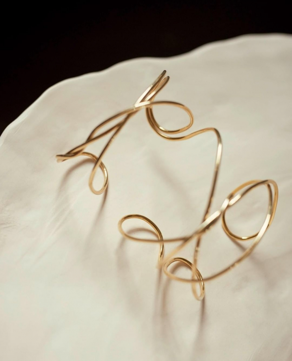 Stunning Bracelets to Complement a Bride's Look