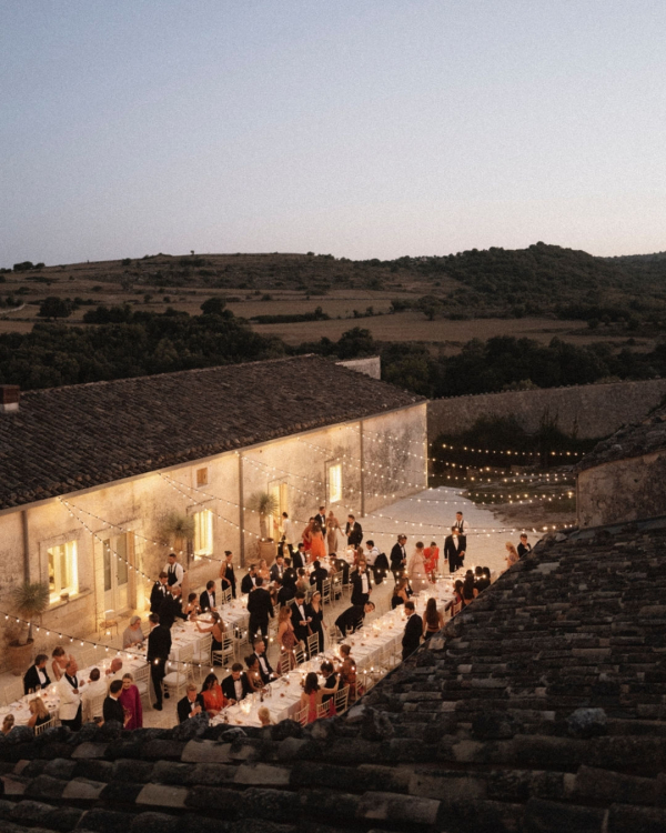 Wedding Guest Etiquette Guide 2024 | Rules for Gifts and Clothing for Guests | Etiquette List