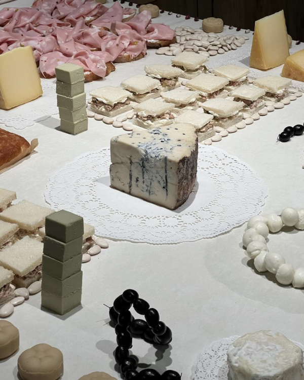 Unique Wedding Table Centerpieces Without Flowers | Creative Non Floral Wedding Decor Ideas