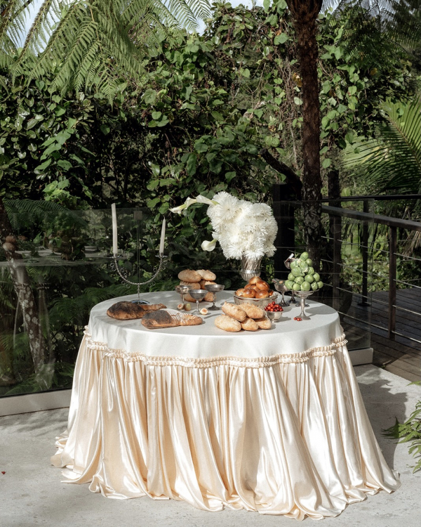 Romance in Puerto Rico | Bridal Inspiration with Bread Set Design, Bows and Handmade Stationary