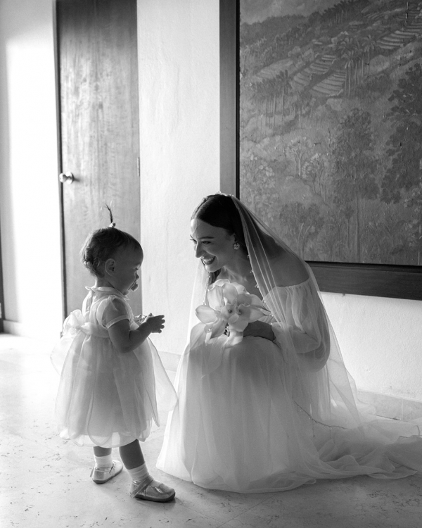 Romance in Puerto Rico | Bridal Inspiration with Bread Set Design, Bows and Handmade Stationary