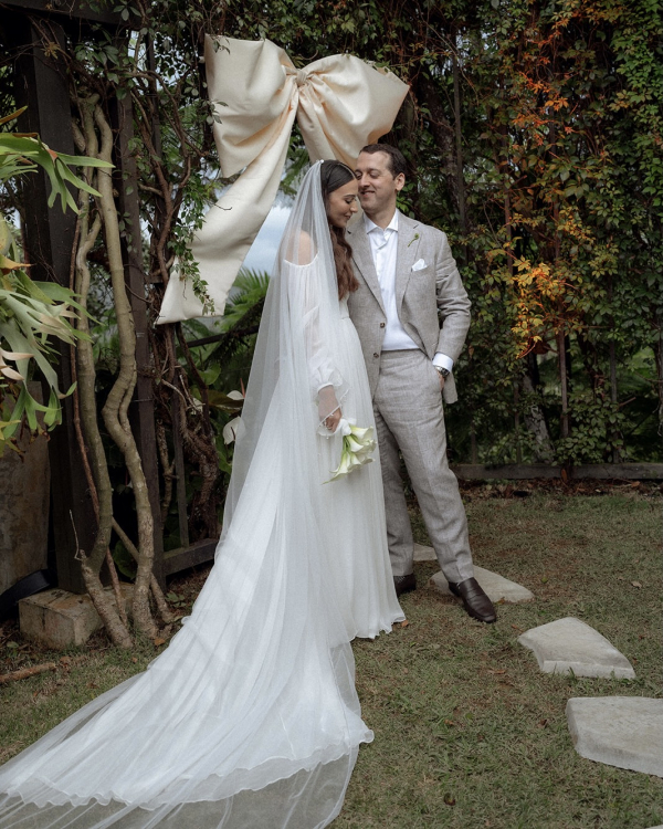Romance in Puerto Rico | Bridal Inspiration with Bread Set Design, Bows and Handmade Stationary