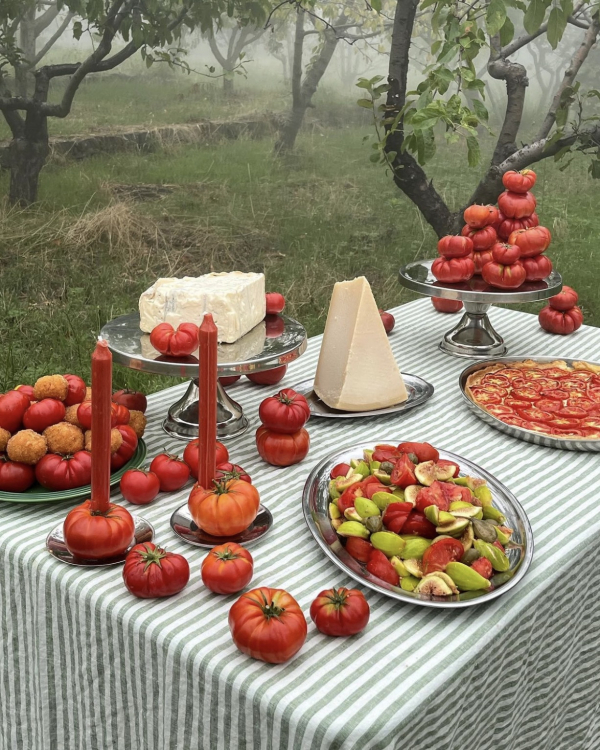 Unique Wedding Table Centerpieces Without Flowers | Creative Non Floral Wedding Decor Ideas