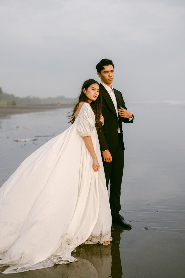 Bold & Intimate Bali Editorial | Spectacular Beachside Wedding Dinner Affair