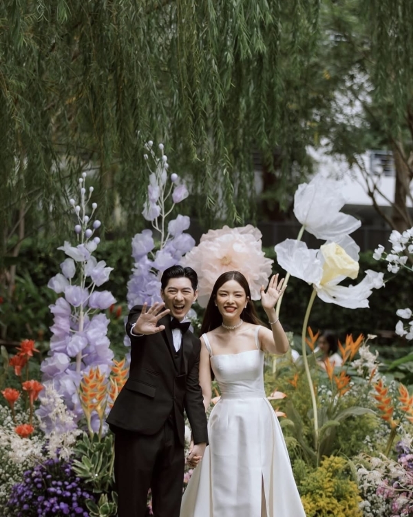 Trend: Giant Paper Flower Installations