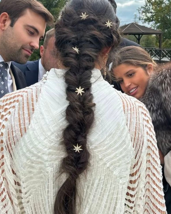 Humidity-Proof Wedding Hairstyles: 6 Styles & Step-by-Step Guides