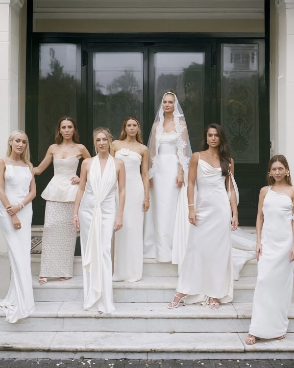 35 Must-Save Bridal & Grooms Party Portrait Ideas