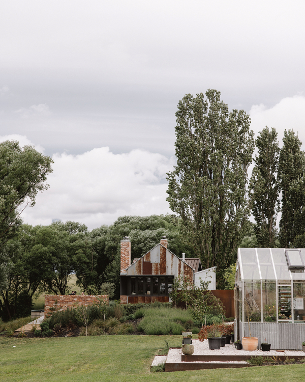 A Blush and Berry-Infused Wedding at a Luxurious Australian Estate