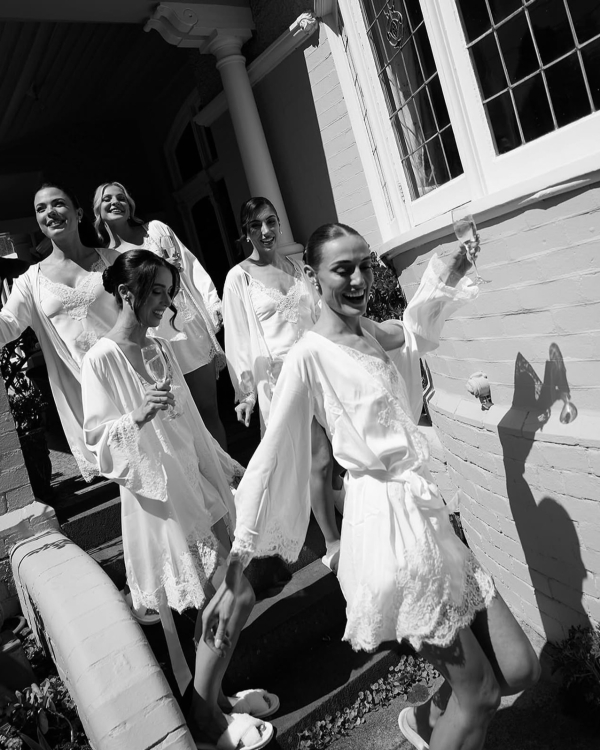 35 Must-Save Bridal & Grooms Party Portrait Ideas