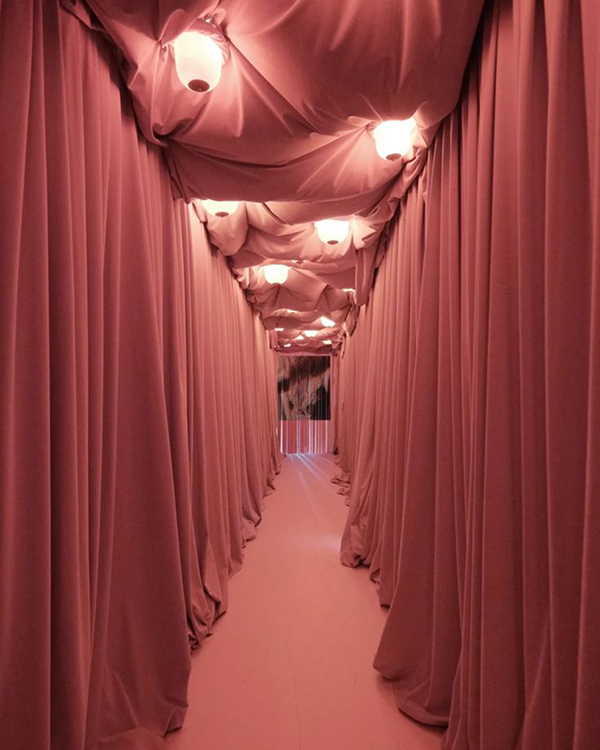 50 Bold & Breathtaking Maximalist Wedding Decor Ideas