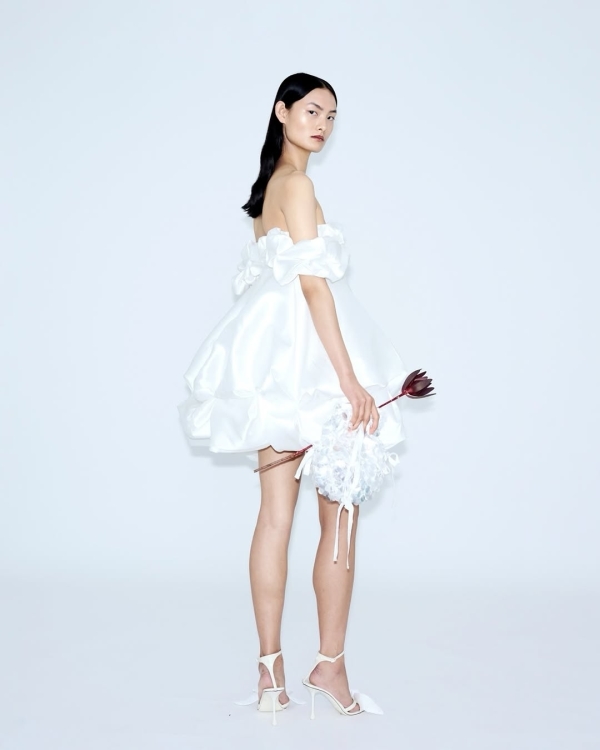 30 Chic Bridal Dresses Perfect for an Italian Wedding