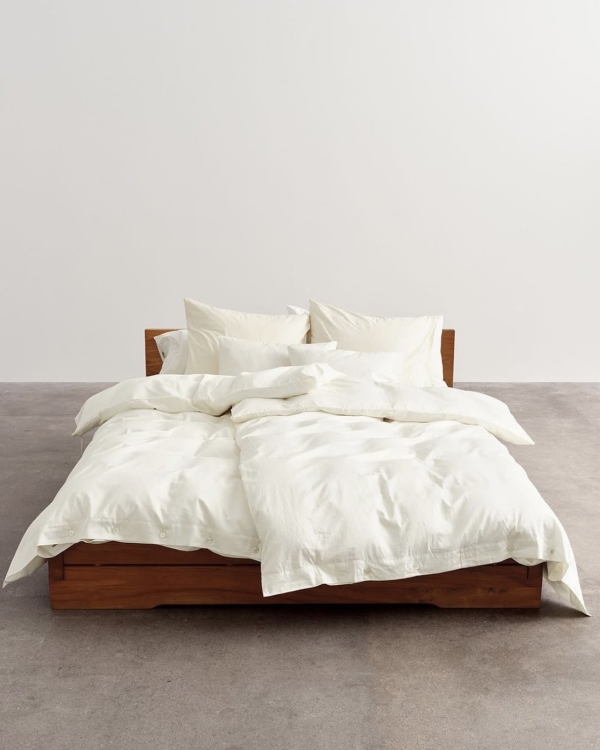 5 Overnight Beauty Hacks for Gorgeous Hair, Skin, and Nails