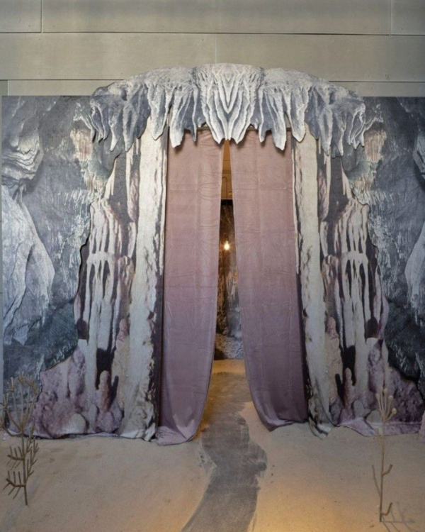 40 Surrealist Decor Ideas to Create a Dreamlike Celebration