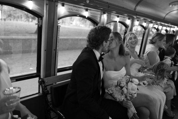 How to Plan the Perfect Wedding Day Timeline for Candid Photography