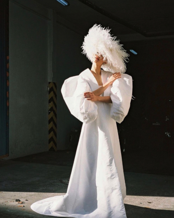 40 Chic Veil Alternatives: Trendy Bridal Accessories for a Modern Look