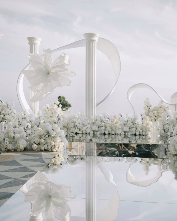 Trend: Giant Paper Flower Installations