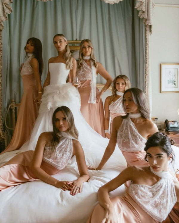 35 Must-Save Bridal & Grooms Party Portrait Ideas