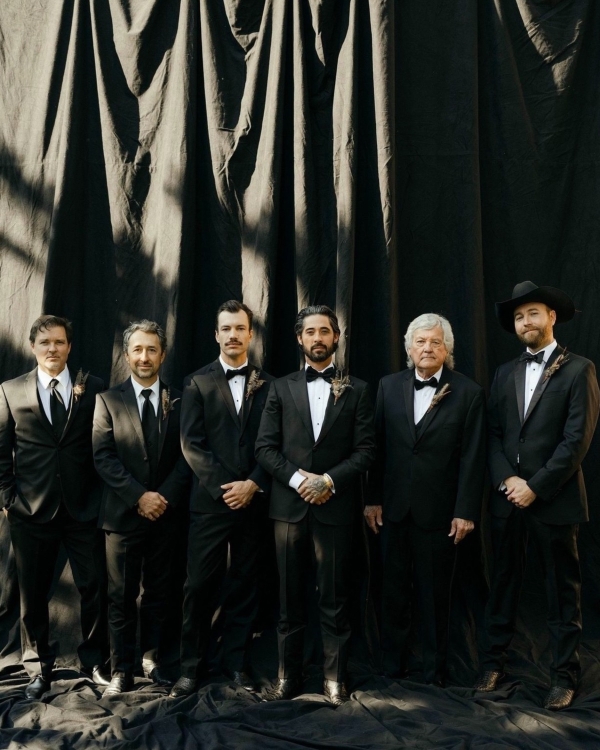 35 Must-Save Bridal & Grooms Party Portrait Ideas