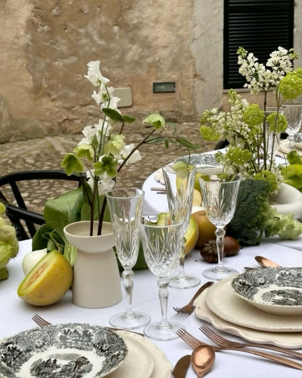 40 Place Setting Trends for 2025 to Transform Your Wedding Table