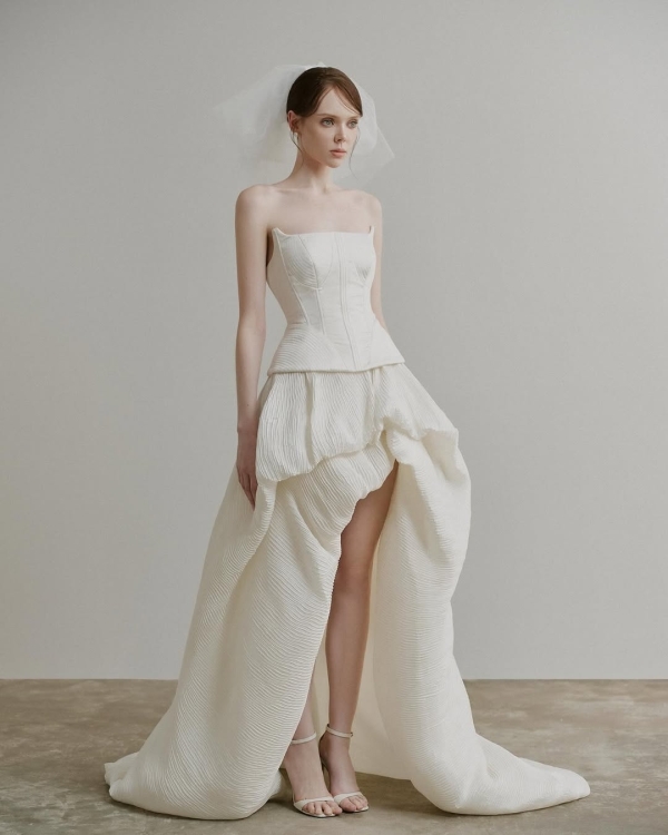 30 Chic Bridal Dresses Perfect for an Italian Wedding