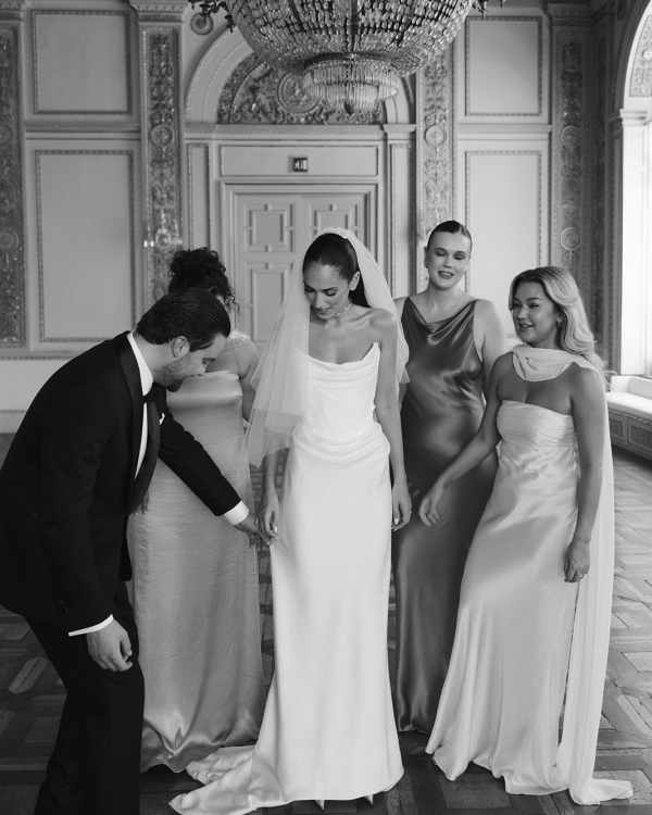 35 Must-Save Bridal & Grooms Party Portrait Ideas