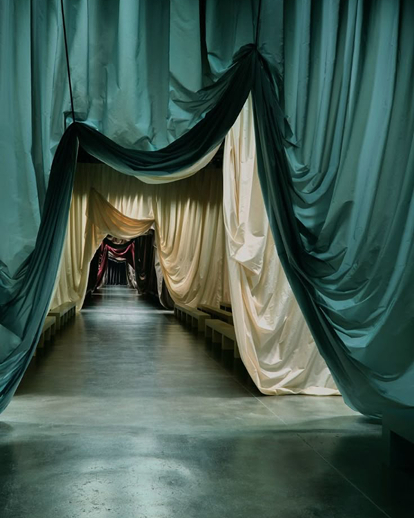 50 Bold & Breathtaking Maximalist Wedding Decor Ideas