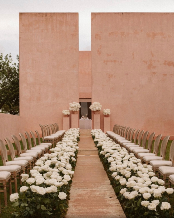 The Cost of Wedding Flowers: A Guide to Budgets & Blooms at Every Price Point