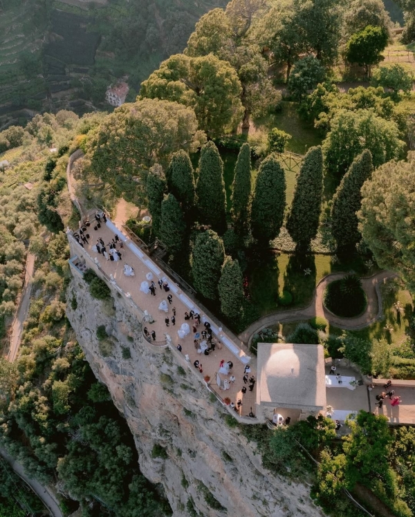 What to Expect When Working with a Luxury Wedding Planner