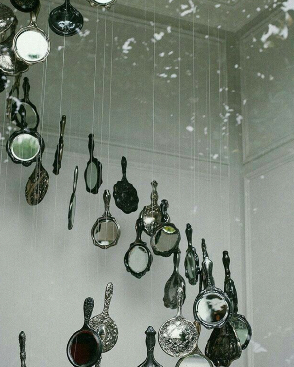 40 Surrealist Decor Ideas to Create a Dreamlike Celebration