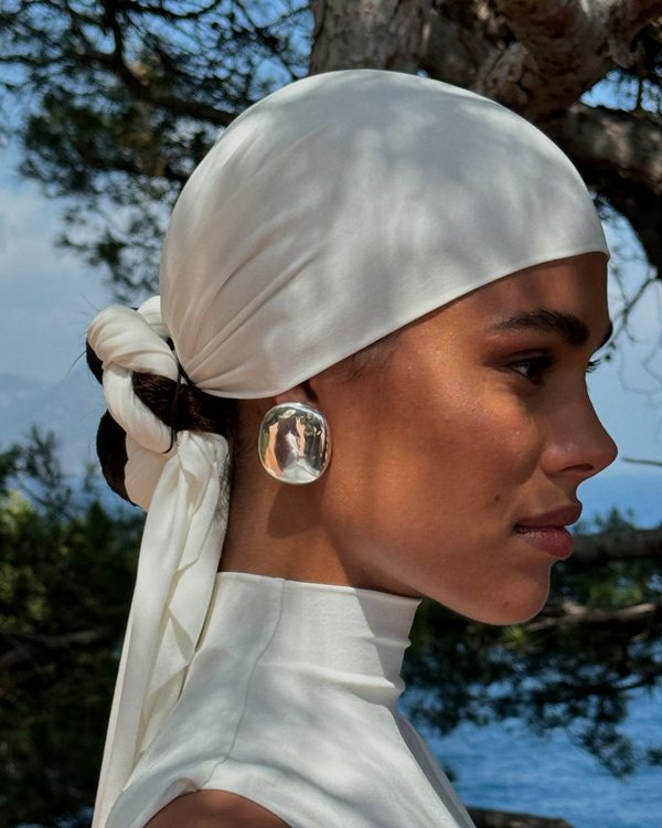 40 Chic Veil Alternatives: Trendy Bridal Accessories for a Modern Look