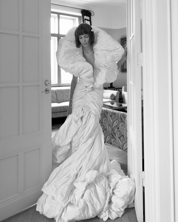 30 Chic Bridal Dresses Perfect for an Italian Wedding